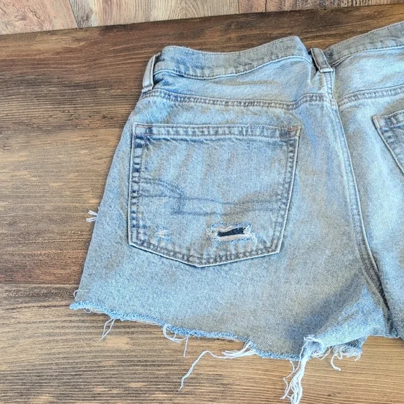 American Eagle Destroyed Distressed Jean 90s Boyfriend Shorts 14       F196 - Picture 5 of 8